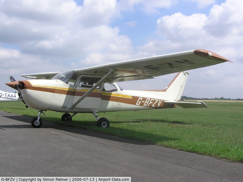 G-BFZV, 1974 Reims F172M Skyhawk Skyhawk C/N 1093, Cessna 172 at Turweston