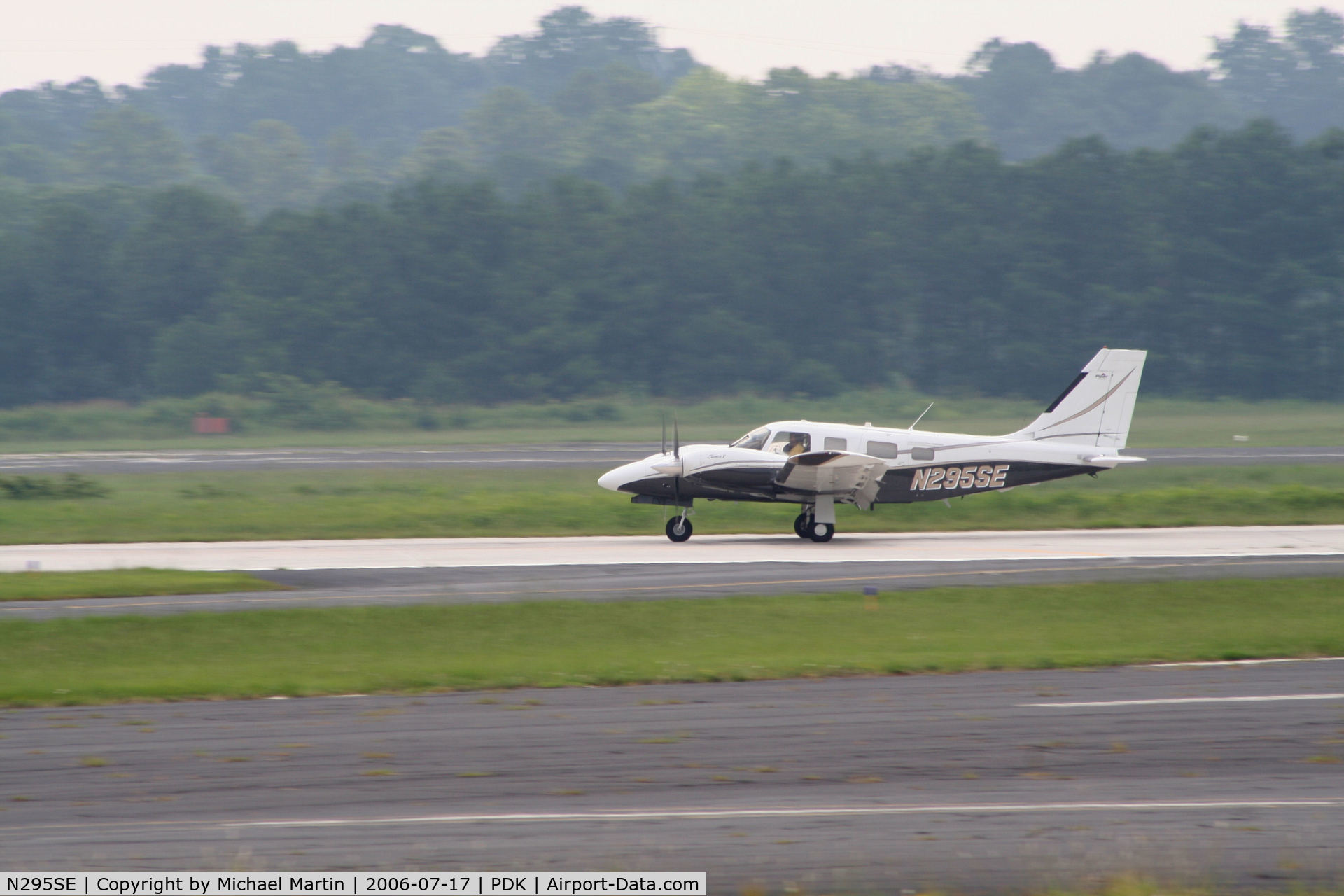N295SE, 2003 Piper PA-34-220T Seneca C/N 3449295, Departing Runway 2R