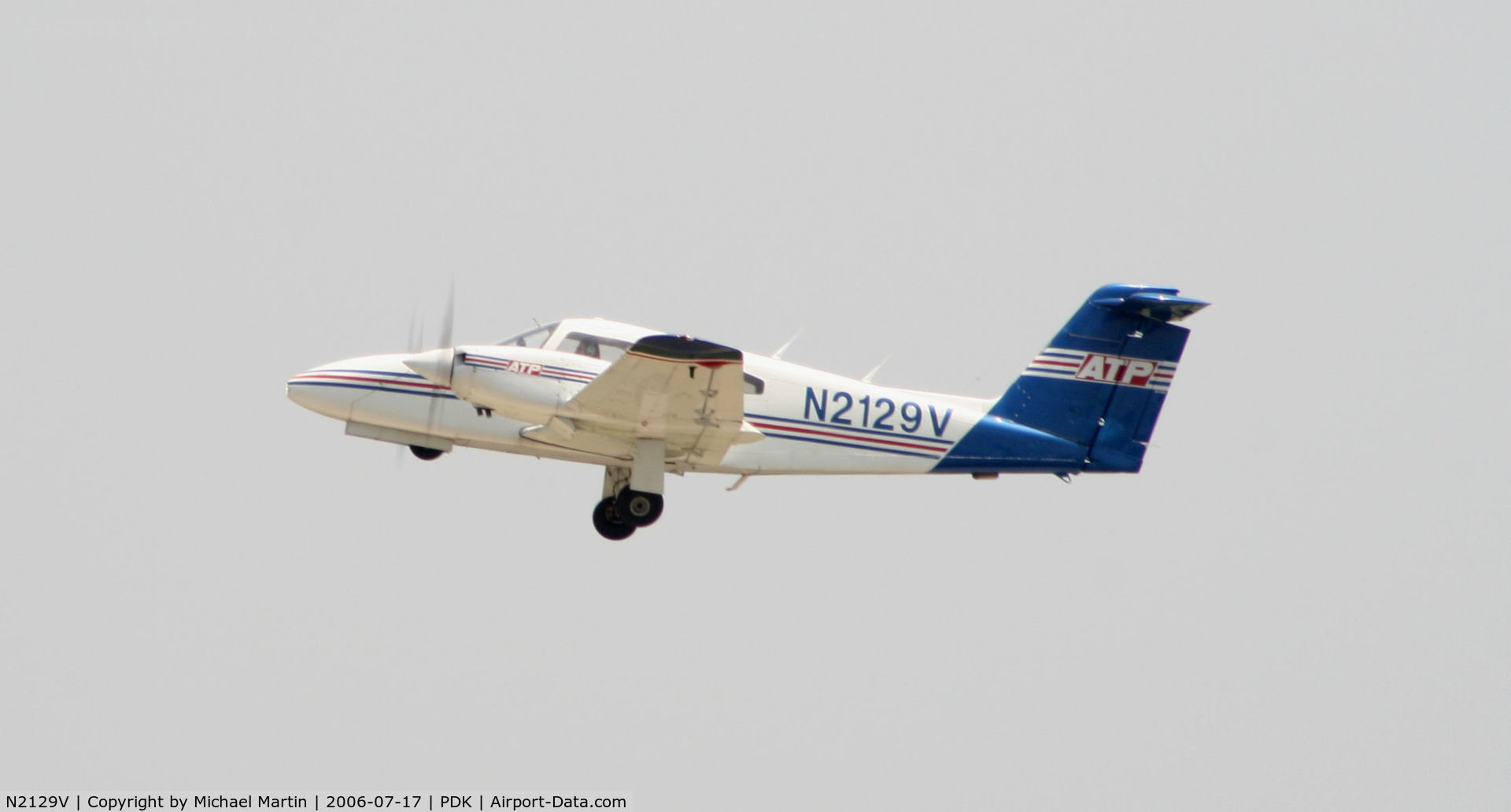 N2129V, 1979 Piper PA-44-180 Seminole C/N 44-7995264, Departing Runway 2R