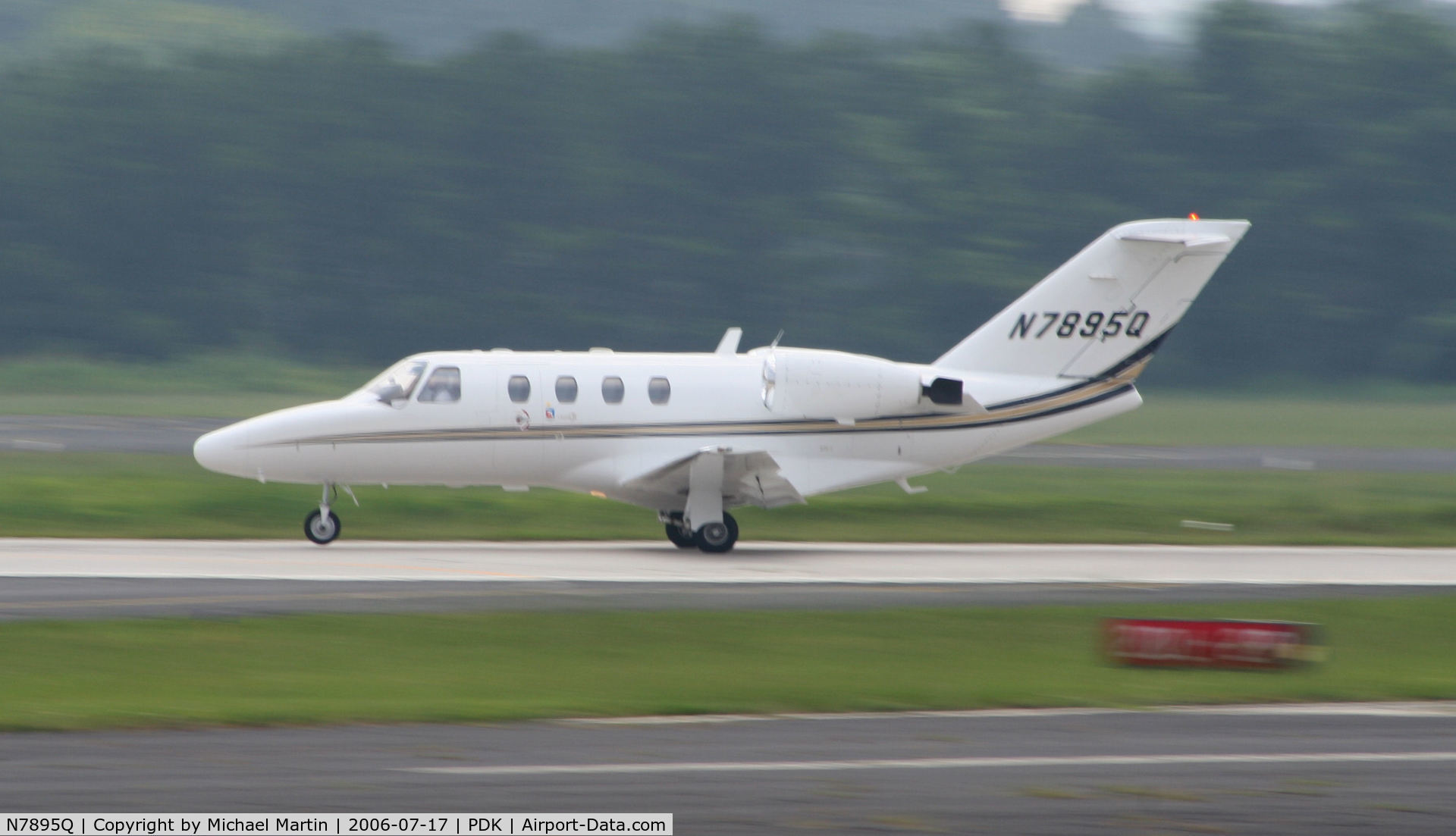 N7895Q, 2000 Cessna 525 C/N 525-0405, Departing Runway 2R