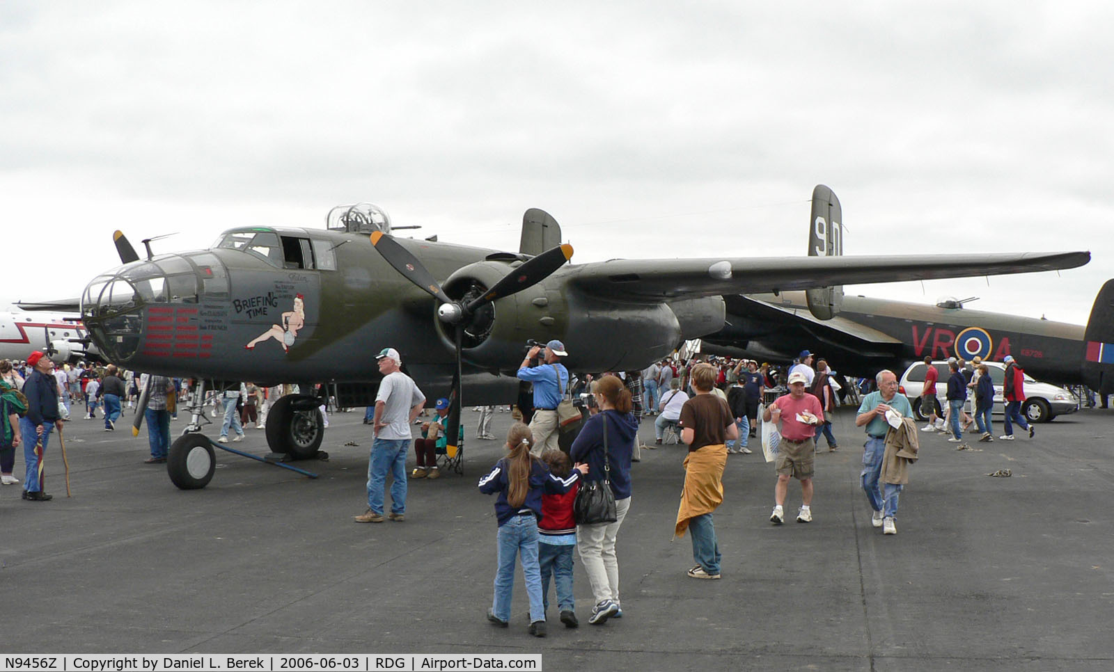 N9456Z, 1943 North American TB-25N Mitchell C/N 108-33214, Spectators young and old admire the Mid Atlantic Air Museum's maginificent B-25.