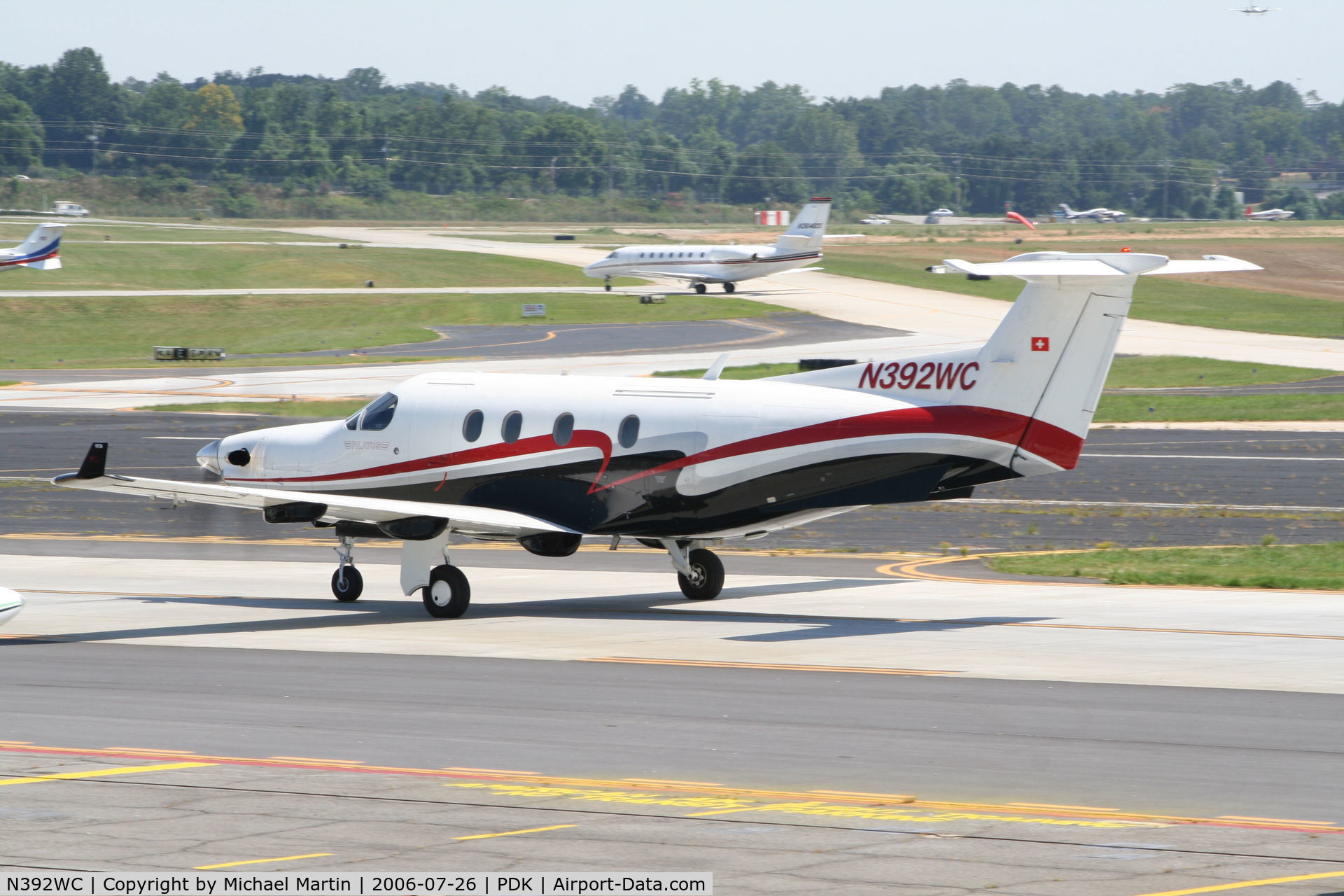 N392WC, 2000 Pilatus PC-12/45 C/N 392, Taxing to Epps Air Service
