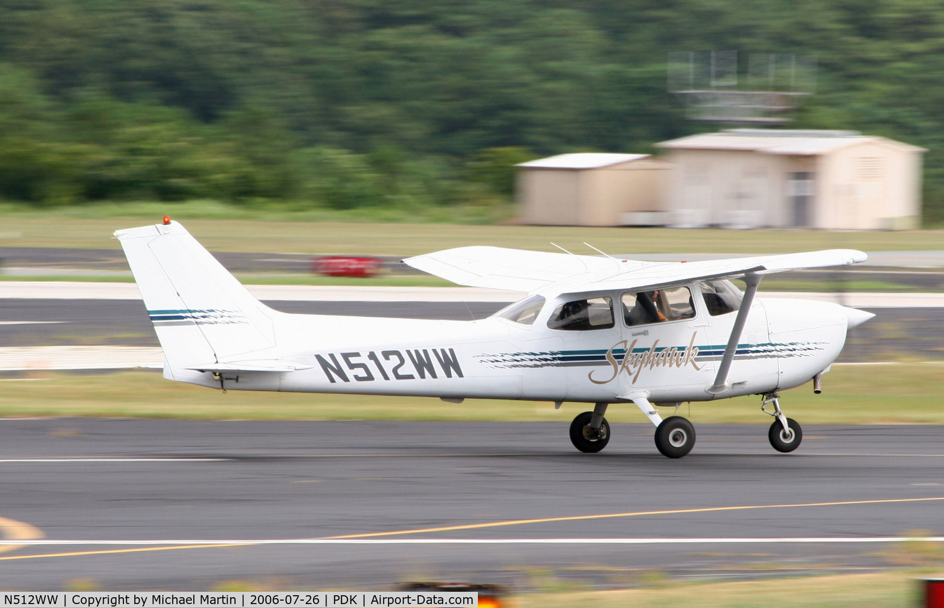 N512WW, 1998 Cessna 172R C/N 17280399, SkyPlane Departing For Daily Traffic Duty