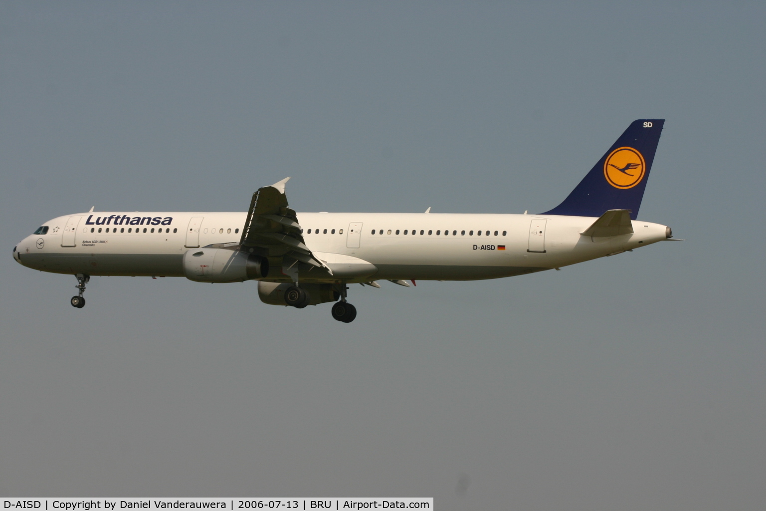 D-AISD, 2000 Airbus A321-231 C/N 1188, CHEMNITZ is about to land on rwy 25L