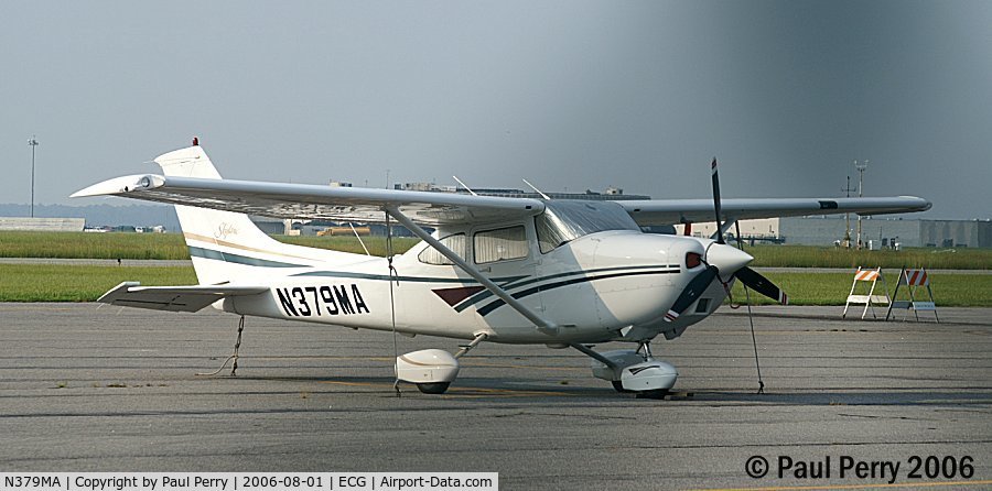 N379MA, 1999 Cessna 182S Skylane C/N 18280443, A visitor from afar, gleaming in the sun