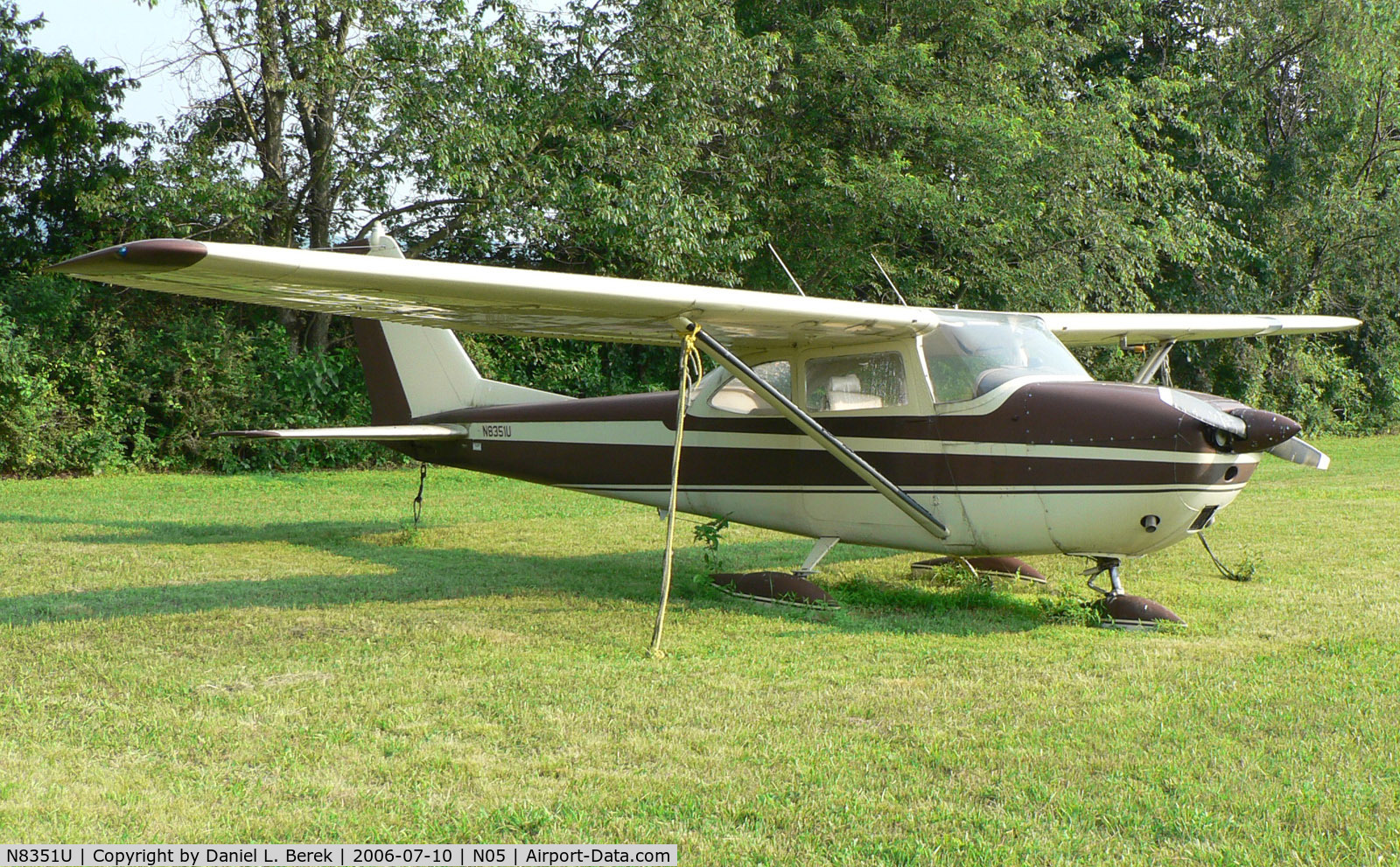 N8351U, 1964 Cessna 172F C/N 17252251, Faded 1964 Skyhawk has that sinking feeling....