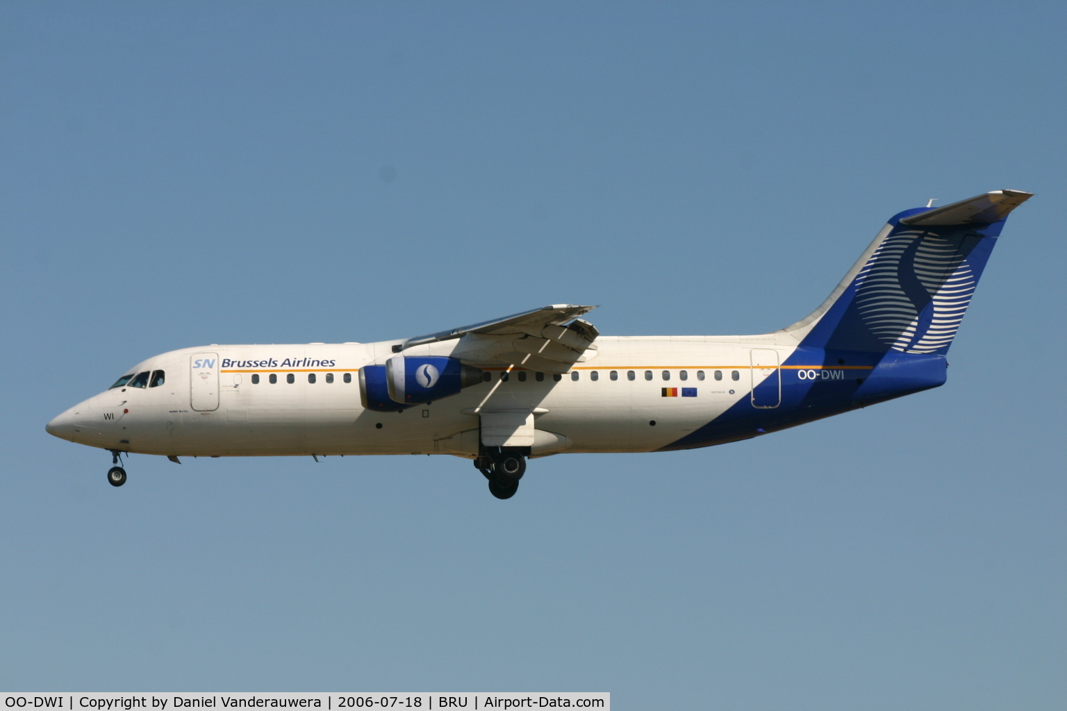 OO-DWI, 1999 British Aerospace Avro 146-RJ100 C/N E3342, arrival of flight SN2642 from MUC