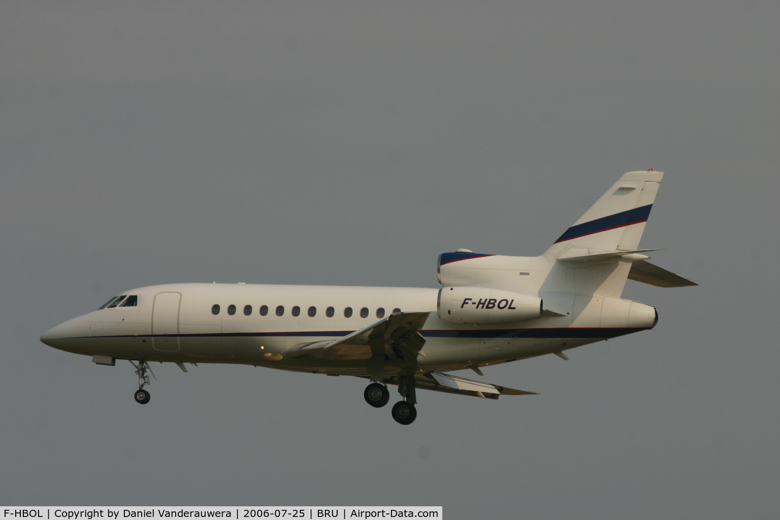 F-HBOL, 2002 Dassault Falcon 900EX C/N 107, early arrival on rwy 25L