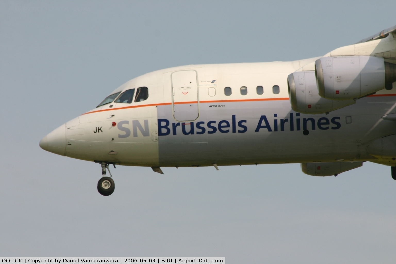 OO-DJK, 1995 British Aerospace Avro 146-RJ85 C/N E.2271, arrival on rwy 25L