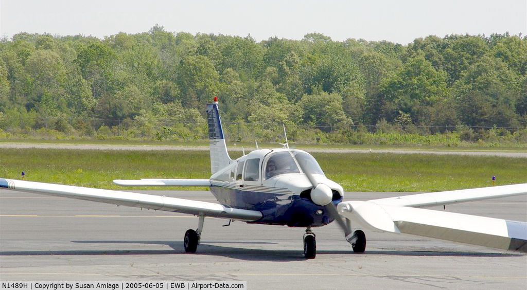N1489H, 1977 Piper PA-28-181 C/N 28-7790315, Taxiing into the Sandpiper Ramp...Cheap Gas!