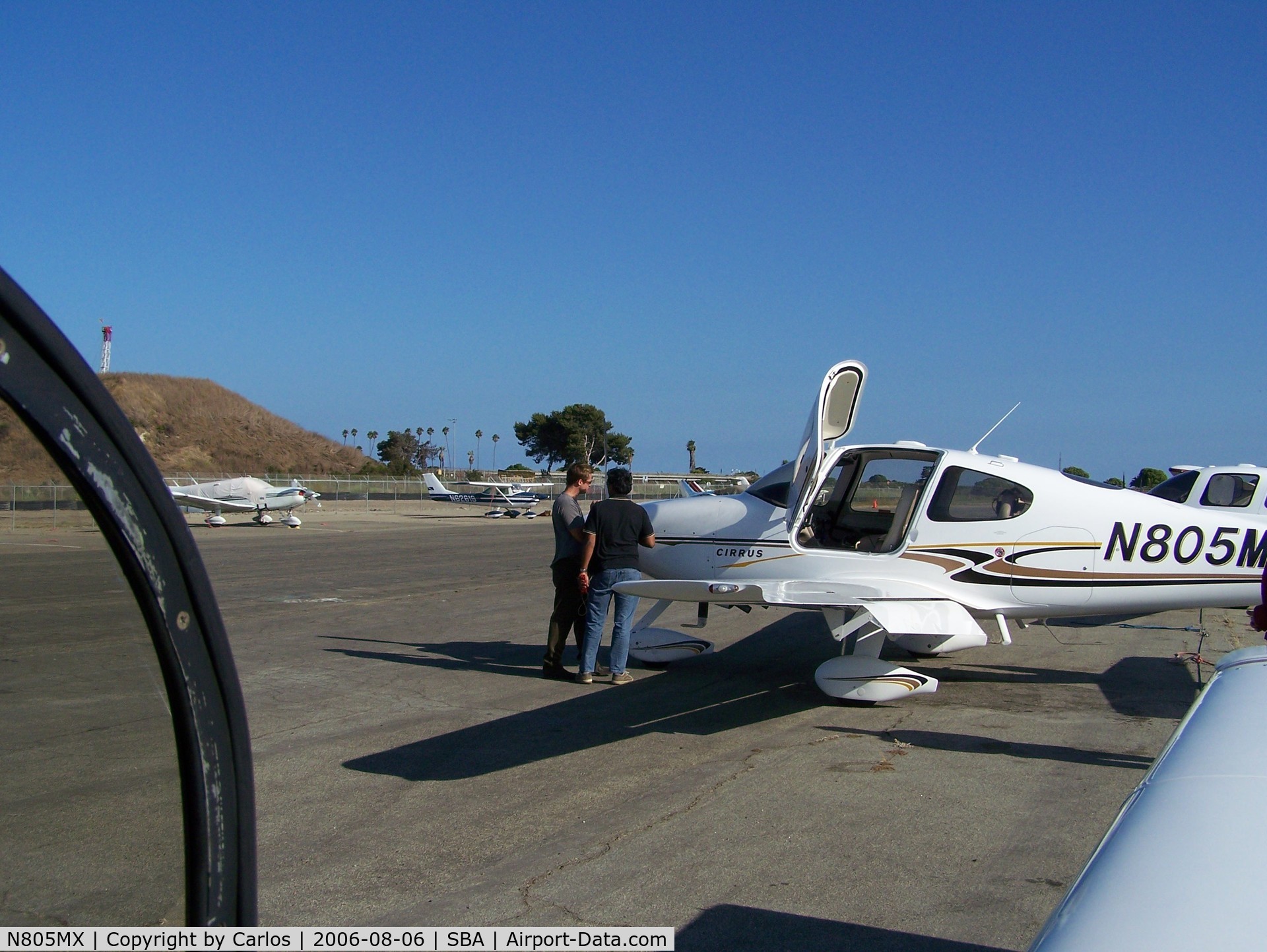 N805MX, 2006 Cirrus SR22 G2 C/N 2237, Brad Pitt preparing to fly Angelina's plane
