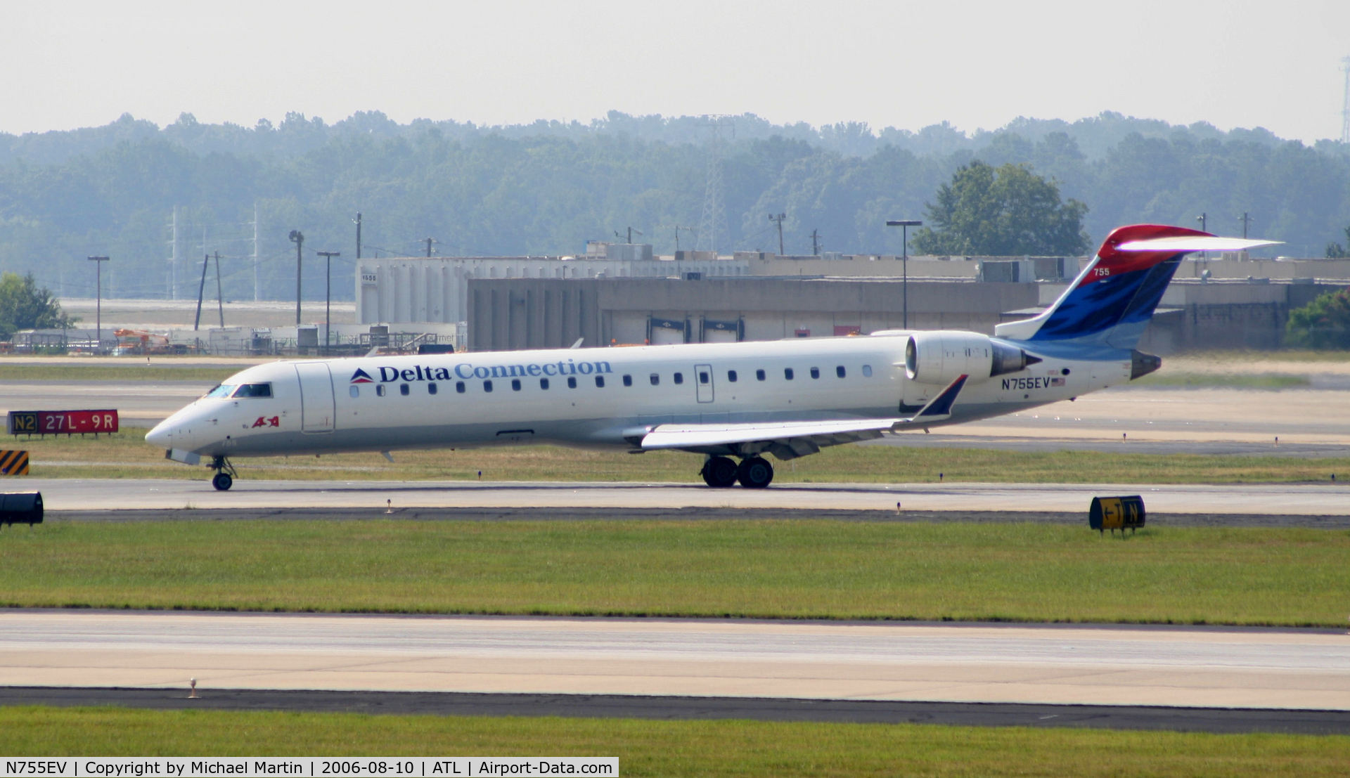 N755EV, Bombardier CRJ-701 (CL-600-2C10) Regional Jet C/N 10185, Taxing to Terminal