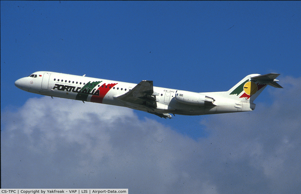 CS-TPC, 1990 Fokker 100 (F-28-0100) C/N 11287, Portugalia Fokker 100 taking off at LIS