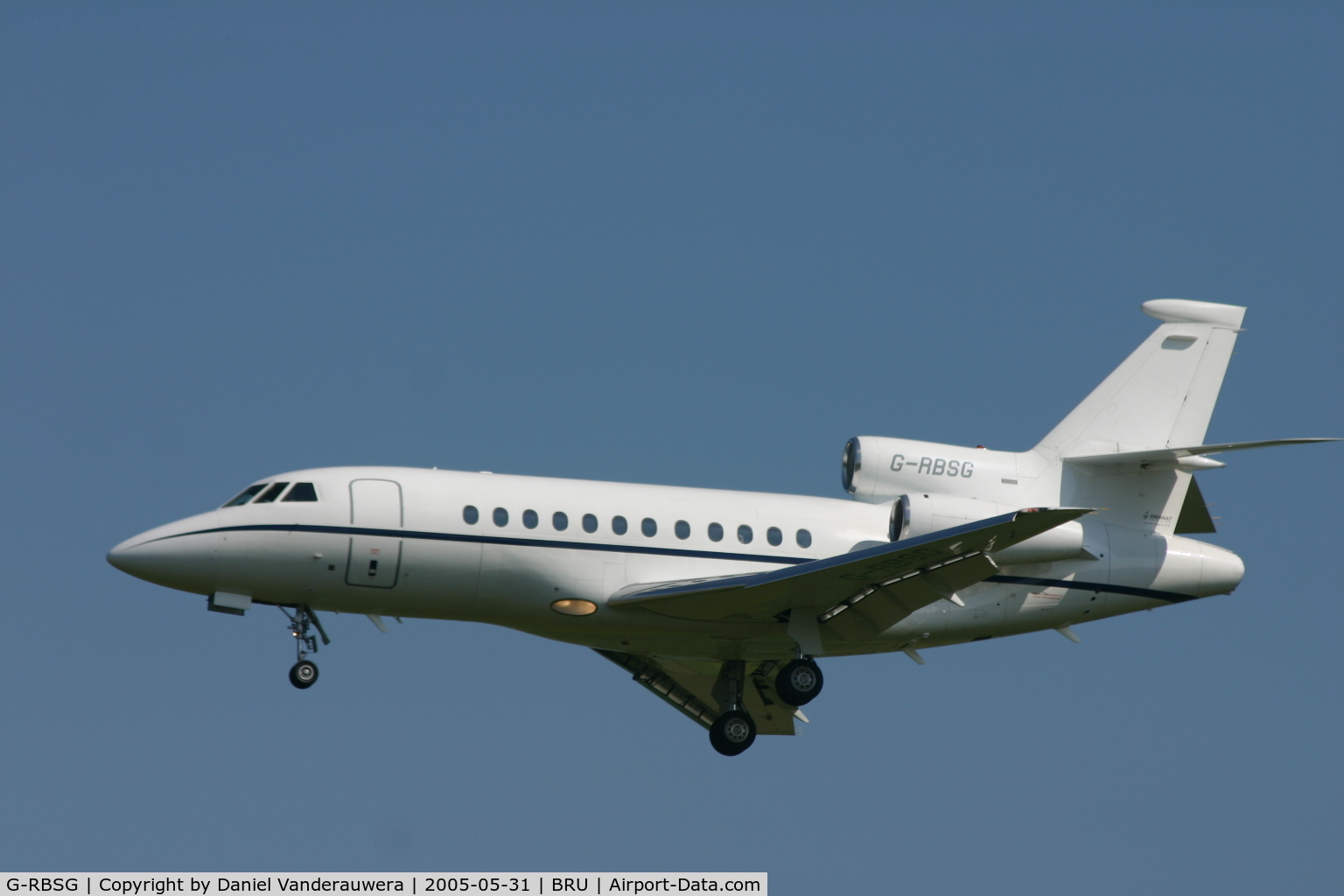 G-RBSG, 2002 Dassault Falcon 900EX C/N 113, descending to rwy 25L