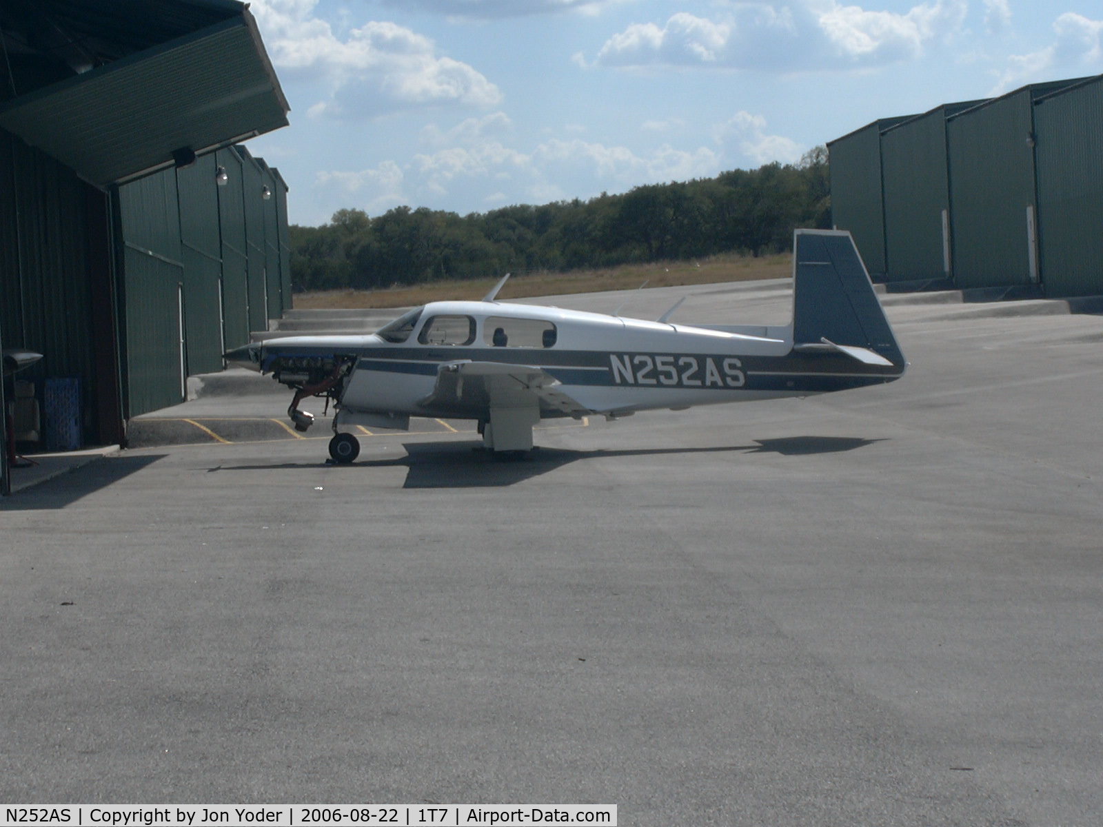 N252AS, Mooney M20K C/N 25-1121, Plane being worked on at Kestrel Airpark