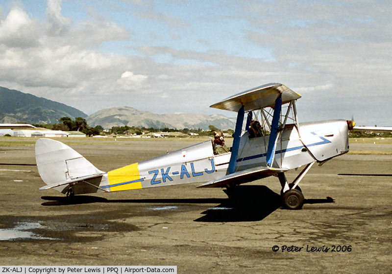 ZK-ALJ, De Havilland DH-82A Tiger Moth II C/N 83499, DH82A Tiger Moth