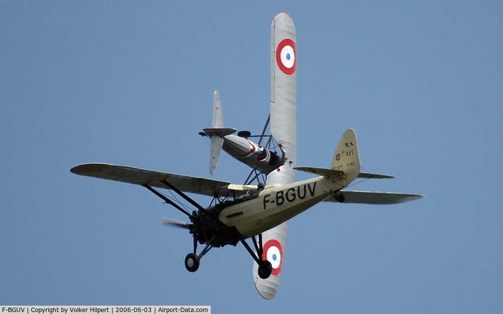 F-BGUV, Morane-Saulnier MS.317 C/N 297, Morane-Saulnier MS.317 F-BGUV c/n: 297 is dogfighting with MS.317 F-BCNL