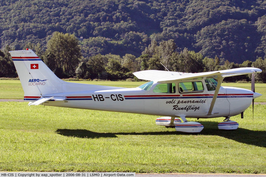 HB-CIS, 1980 Cessna 172N C/N 17273679, waiting for next passerngers