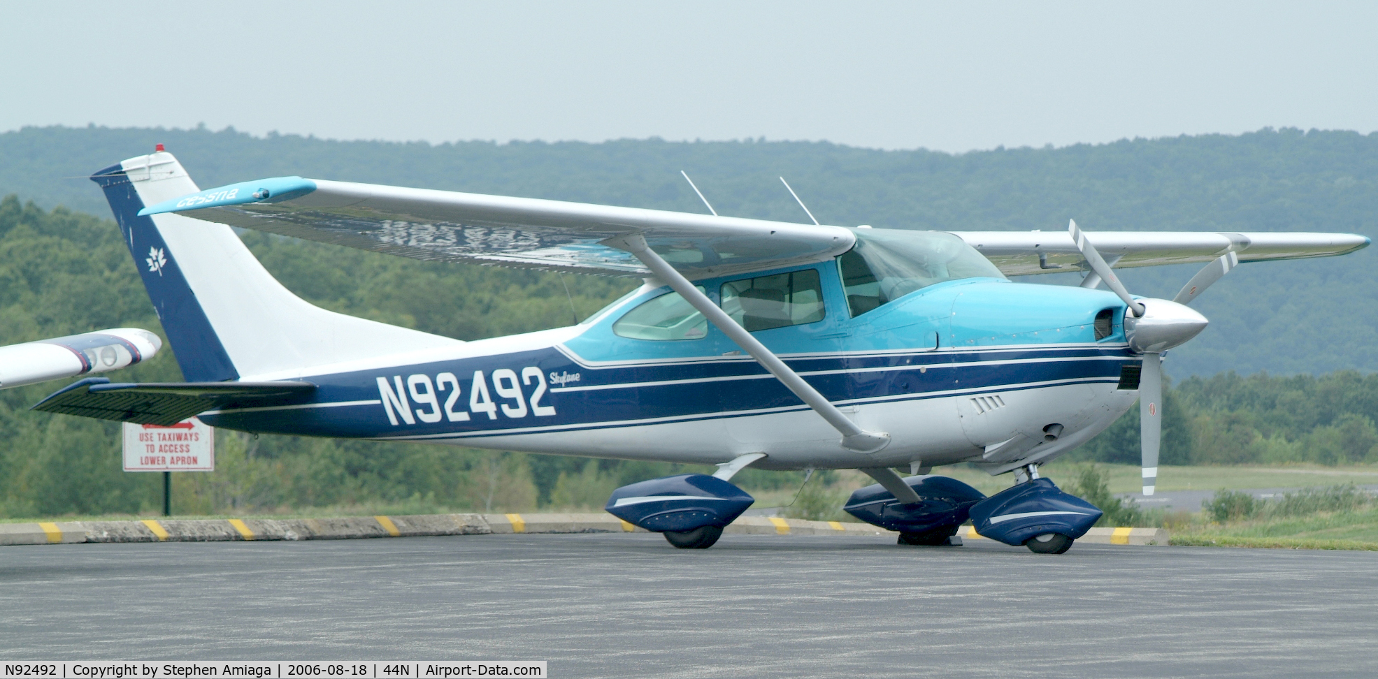 N92492, 1970 Cessna 182N Skylane C/N 18260229, Skylane on the Ramp