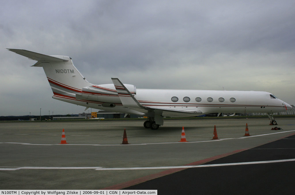N100TM, 2002 Gulfstream Aerospace G-V C/N 692, visitor