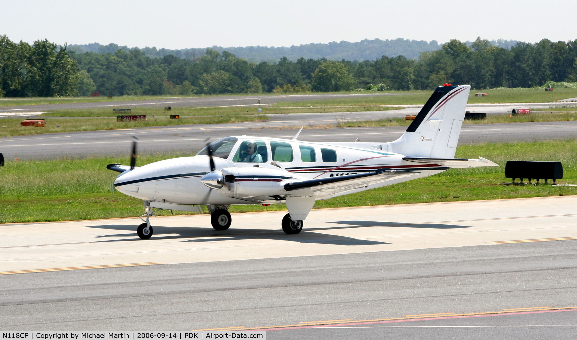 N118CF, 1978 Beech 58 Baron C/N TH-924, Taxing to Epps Air Service