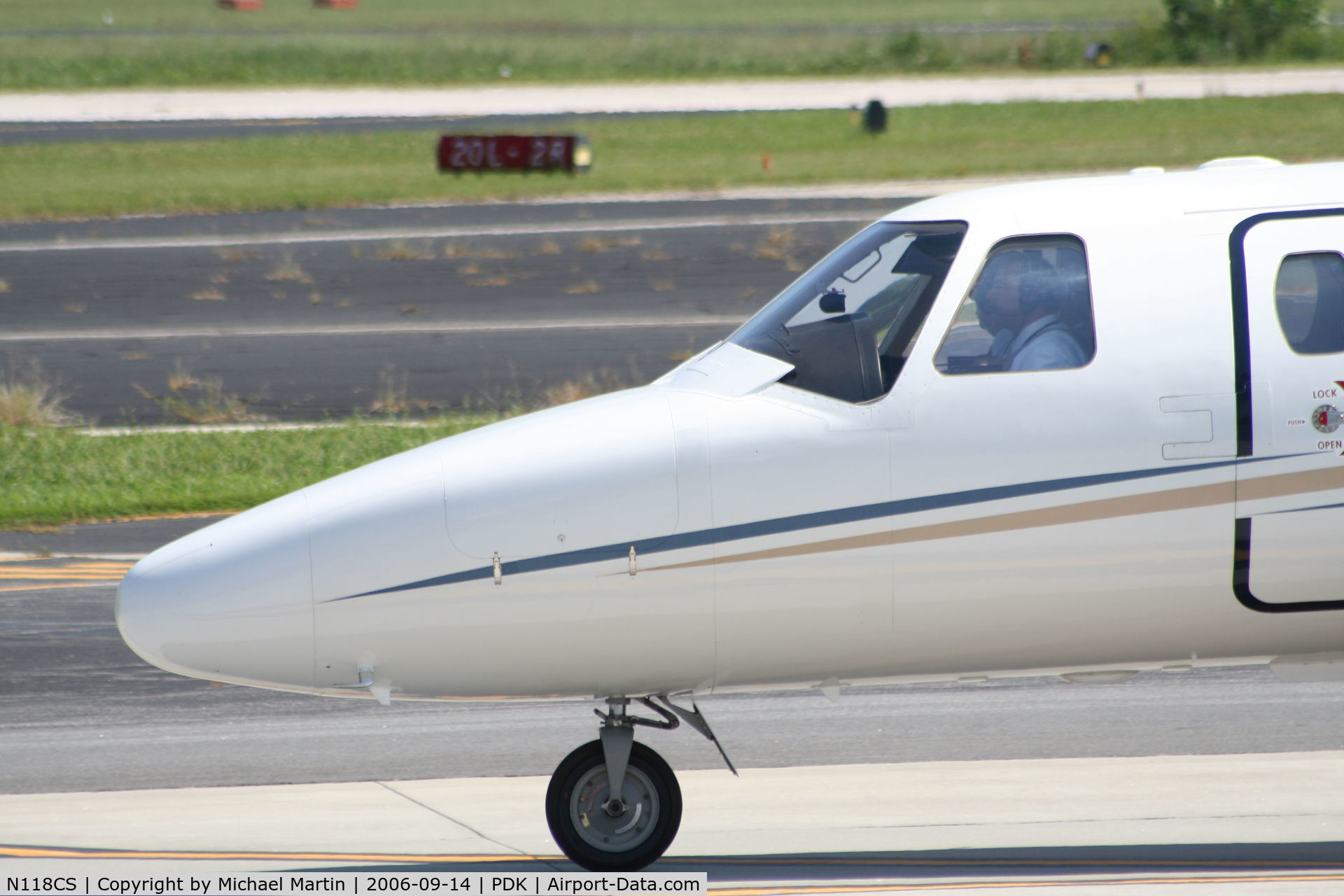 N118CS, 2001 Cessna 525 CitationJet C/N 525-0457, Close up of cockpit