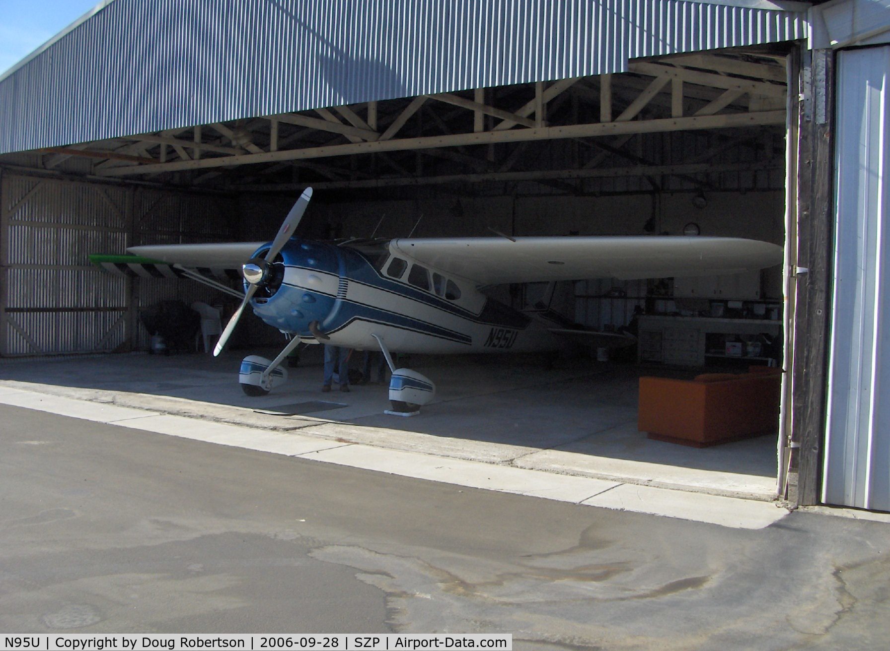 N95U, 1951 Cessna 195A C/N 7714, 1951 Cessna 195A BUSINESSLINER, Jacobs R755A-2 275 Hp, in hangar