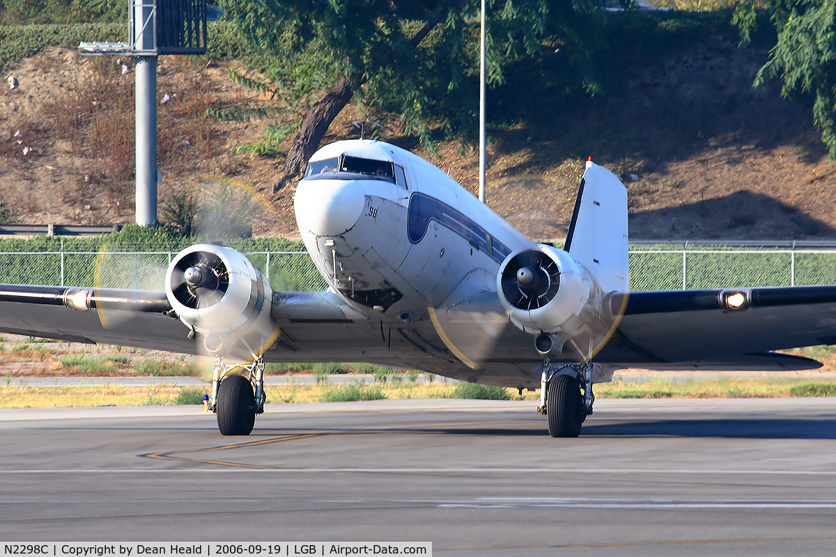 N2298C, Douglas DC3C 1830-94 C/N 33201, Catalina Flying Boats DC-3 taxiing towards RWY 30 prior to departure to Catalina Island (KAVX) for cargo delivery.