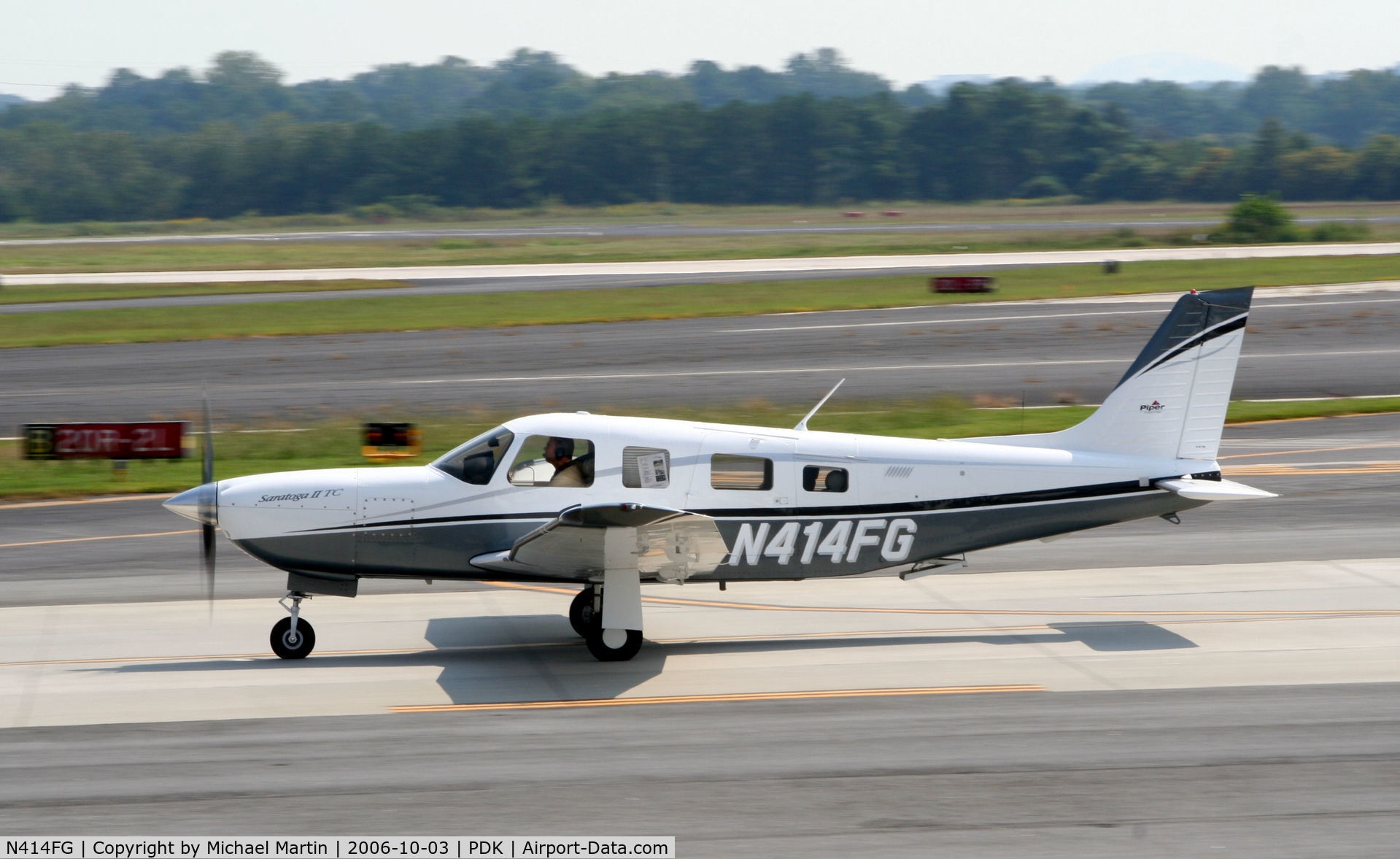 N414FG, 2006 Piper PA-32R-301T Turbo Saratoga C/N 3257414, Taxing to Runway 20L