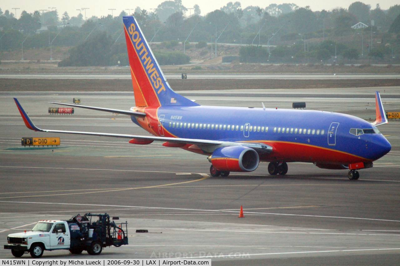 N415WN, 2001 Boeing 737-7H4 C/N 29836, Taxiing to the runway for take-off