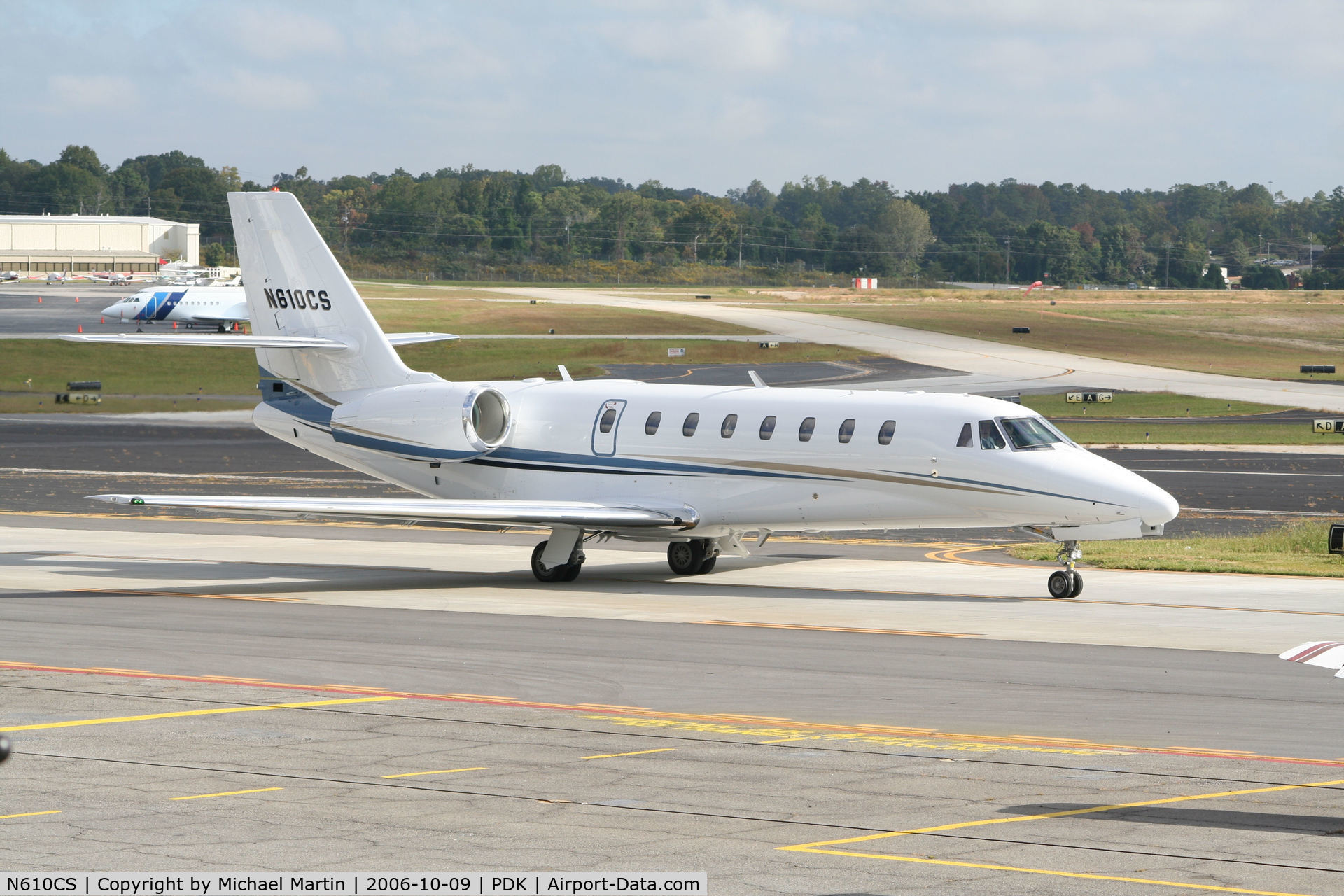 N610CS, 2006 Cessna 680 Citation Sovereign C/N 680-0092, Taxing to Runway 2R