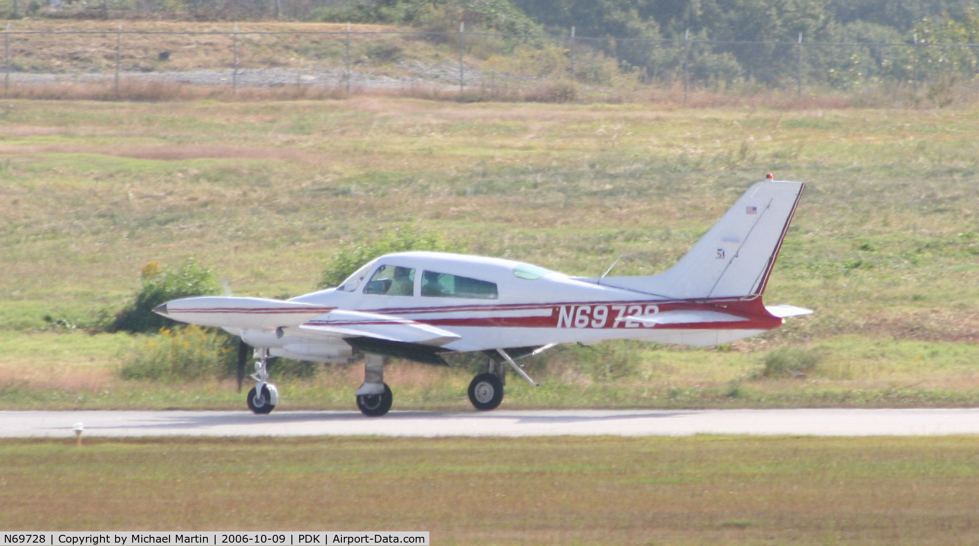 N69728, 1973 Cessna 310Q C/N 310Q0945, Landing Runway 2R