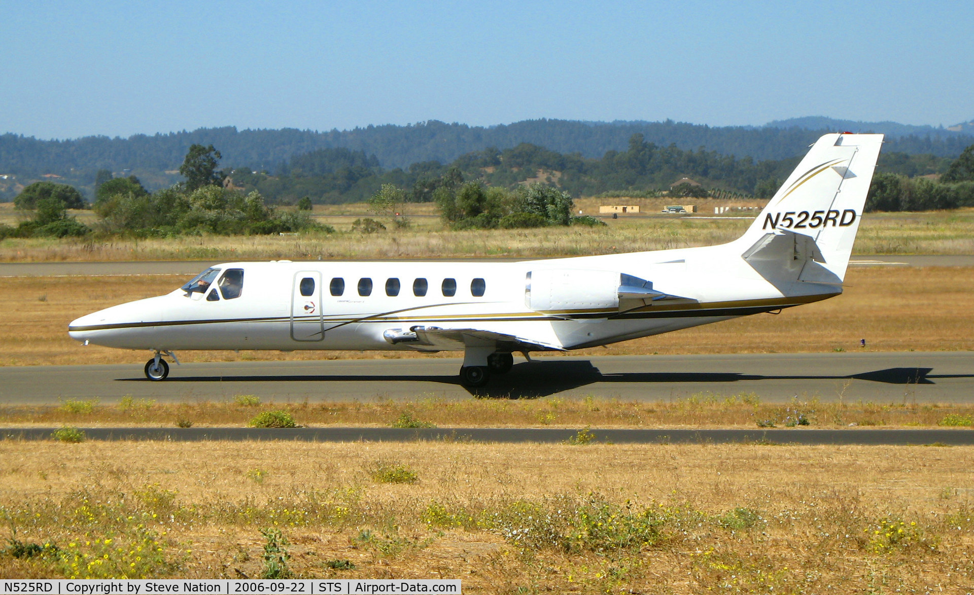 N525RD, 1991 Cessna 560 Citation V C/N 560-0106, Phillips Plastic 1991 Cessna 560  taxying @ Sonoma County Airport (Santa Rosa), CA