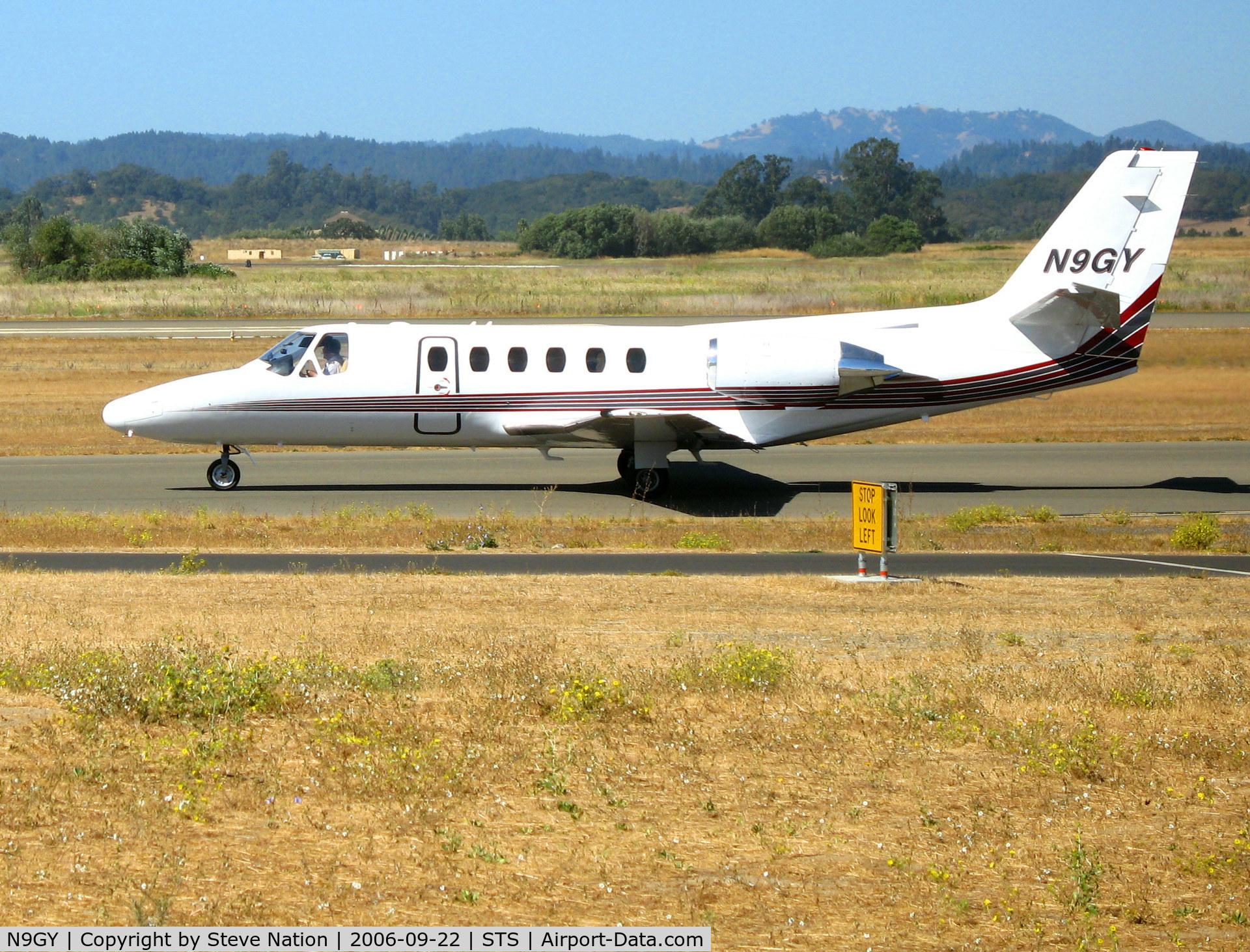 N9GY, 1988 Cessna S550 Citation IIS C/N S550-0159, Flight Investment 1988 Cessna 550 taxying @ Sonoma County Airport (Santa Rosa), CA
