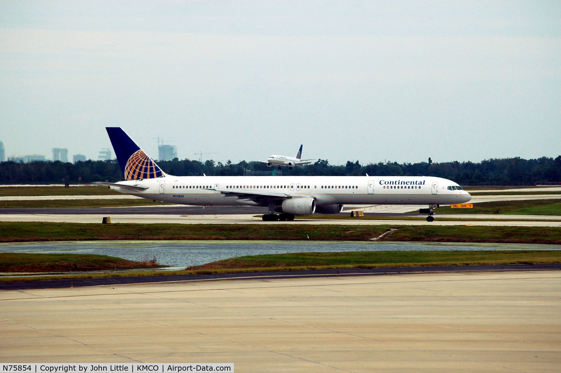 N75854, 2002 Boeing 757-324 C/N 32813, Taxi to Active- Orlando