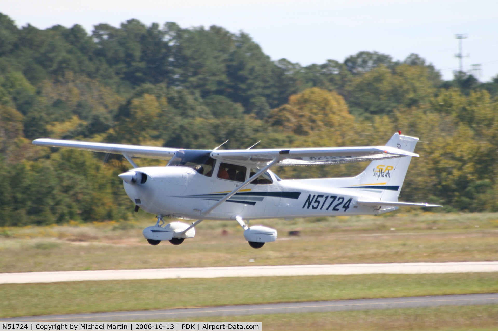 N51724, 2002 Cessna 172S C/N 172S9045, Departing Runway 34