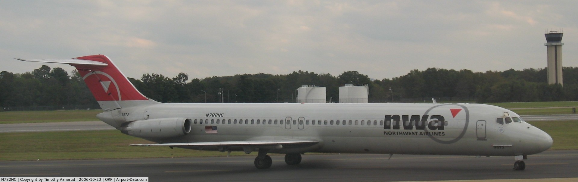 N782NC, 1980 McDonnell Douglas DC-9-51 C/N 48107, Arriving Norfolk, VA