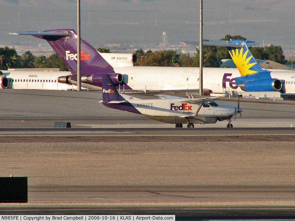 N985FE, 1988 Cessna 208B Super Cargomaster C/N 208B-0117, Federal Express - 'FedEx' / 1988 Cessna 208B - (Super Cargomaster)