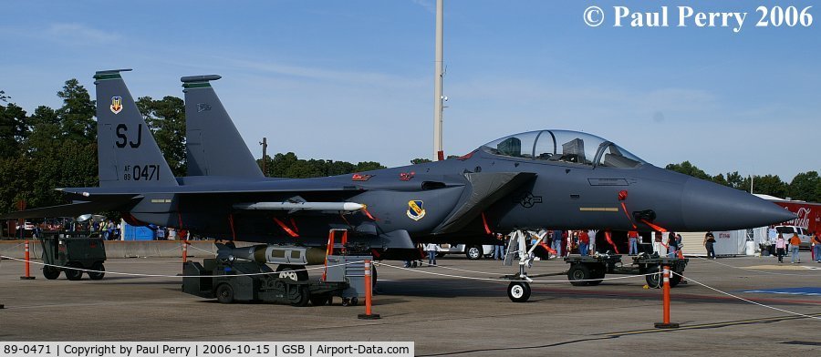 89-0471, 1989 McDonnell Douglas F-15E Strike Eagle C/N 1118/E093, Showing off the heavy JDAMS on this Cheif's bird