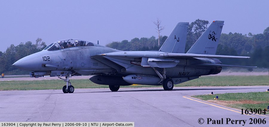 163904, Grumman F-14D Tomcat C/N 614/D-19, One of the Felix Farewell Flight members