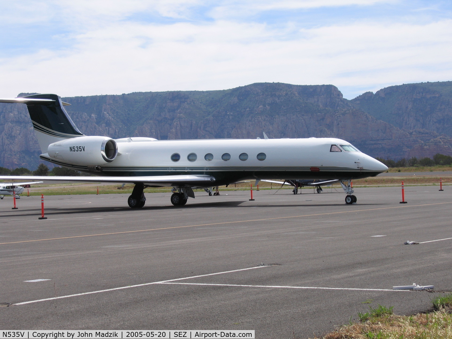N535V, 1997 Gulfstream Aerospace G-V C/N 535, Sedona Airport