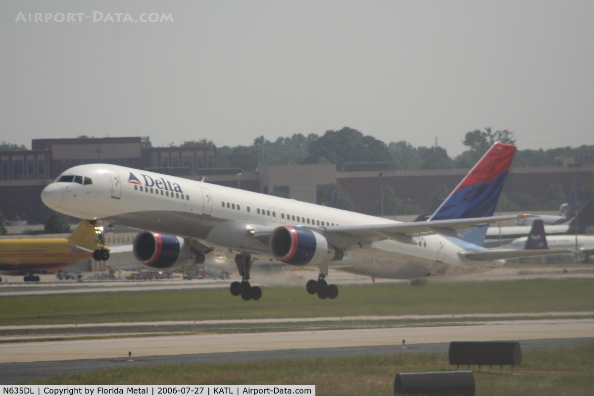 N635DL, 1988 Boeing 757-232 C/N 23762, Delta leaving Atlanta