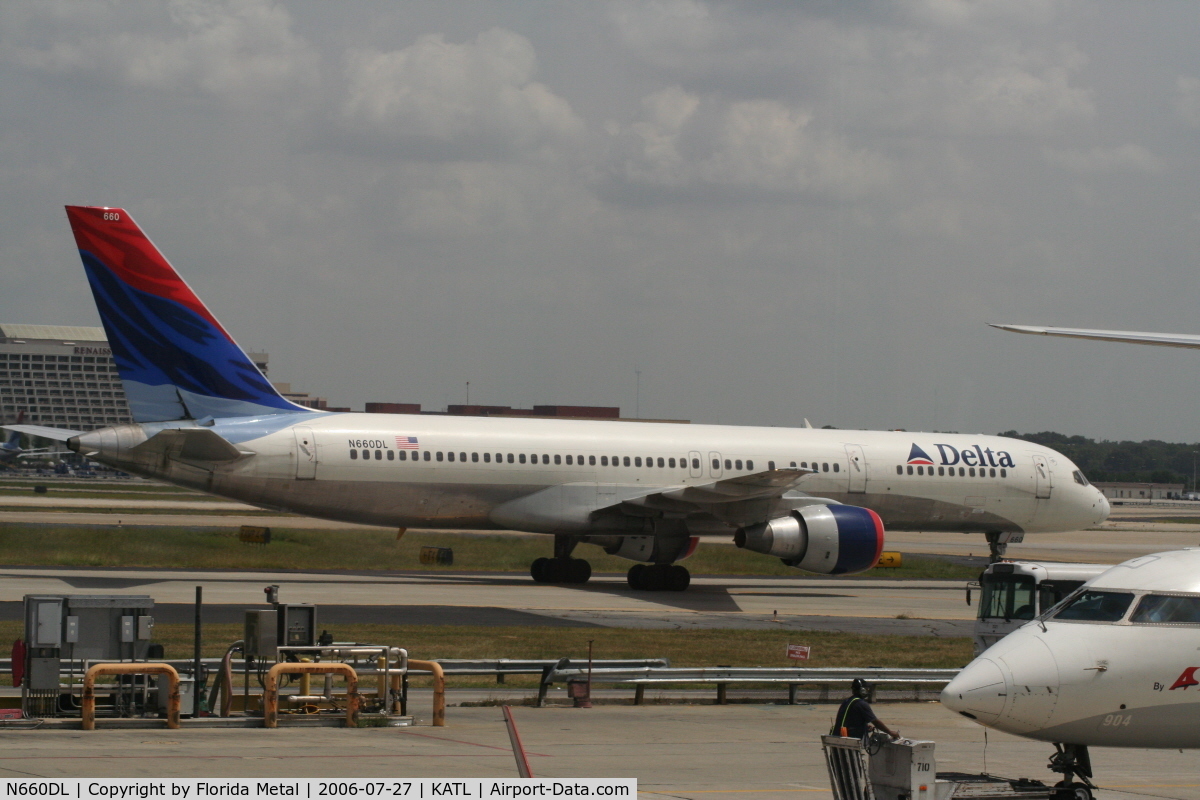 N660DL, 1990 Boeing 757-232 C/N 24422, Delta 757