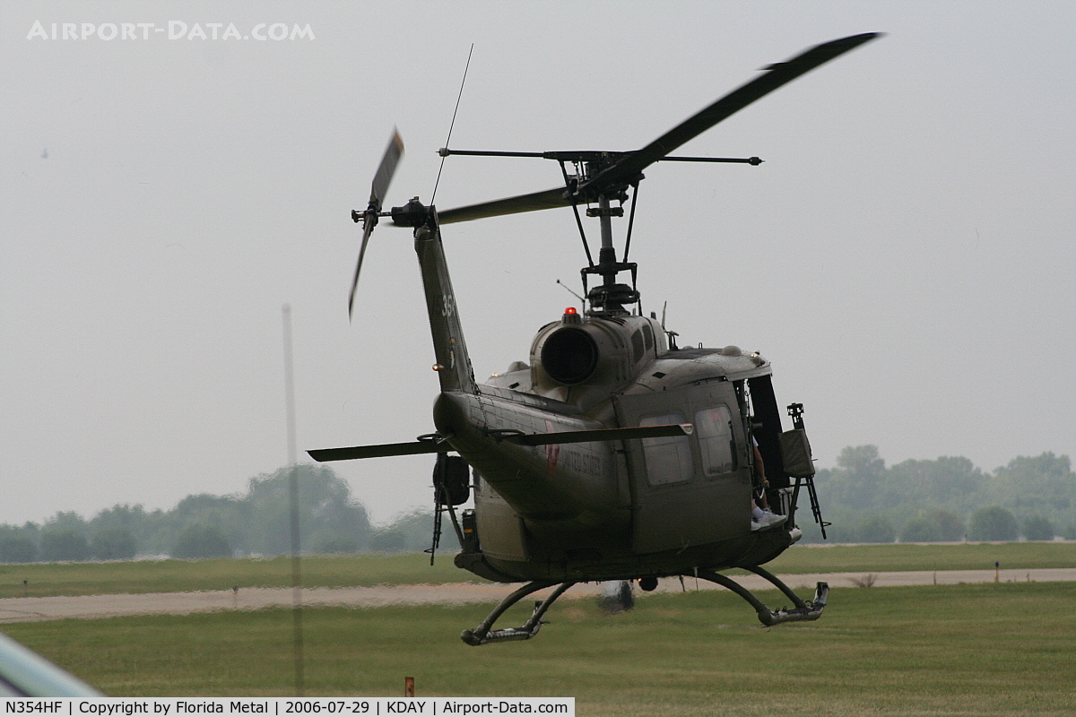 N354HF, 1964 Bell UH-1H Iroquois C/N 69-15354, giving rides