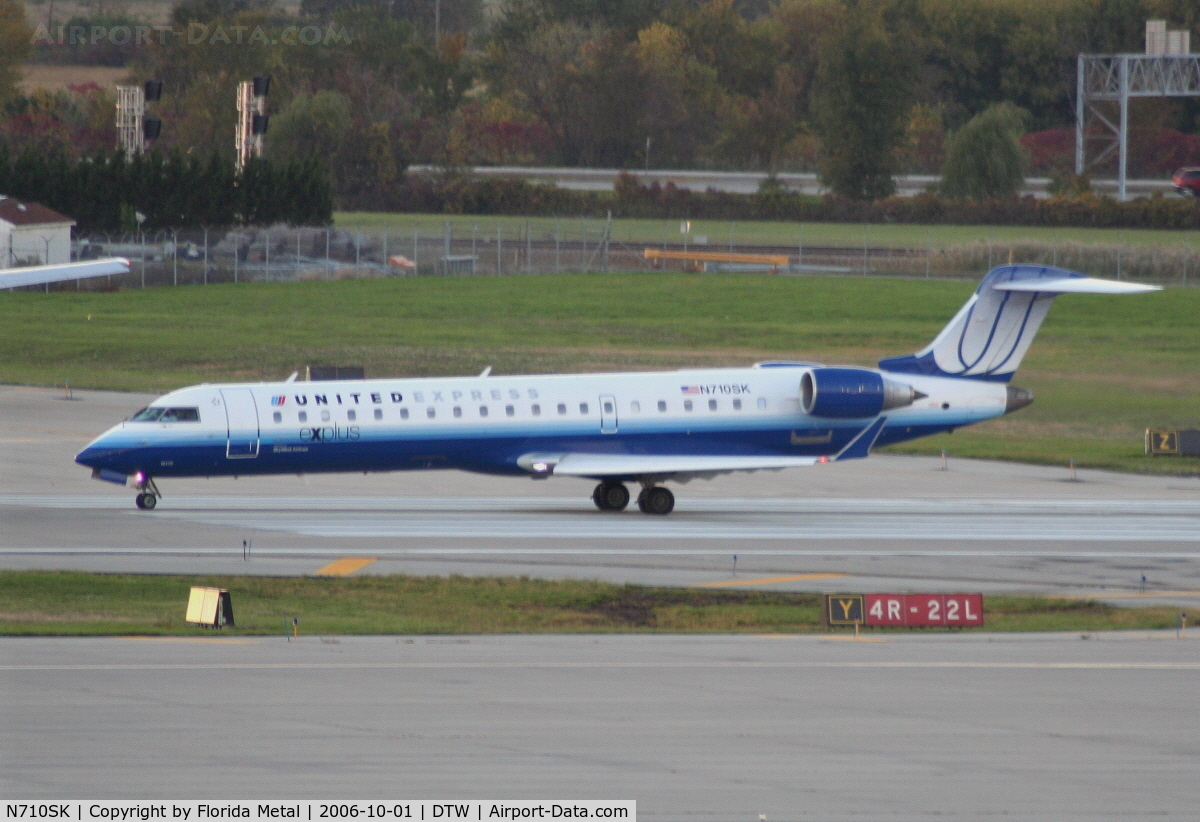 N710SK, 2004 Bombardier CRJ-700 (CL-600-2C10) Regional Jet C/N 10170, Heading to Chicago
