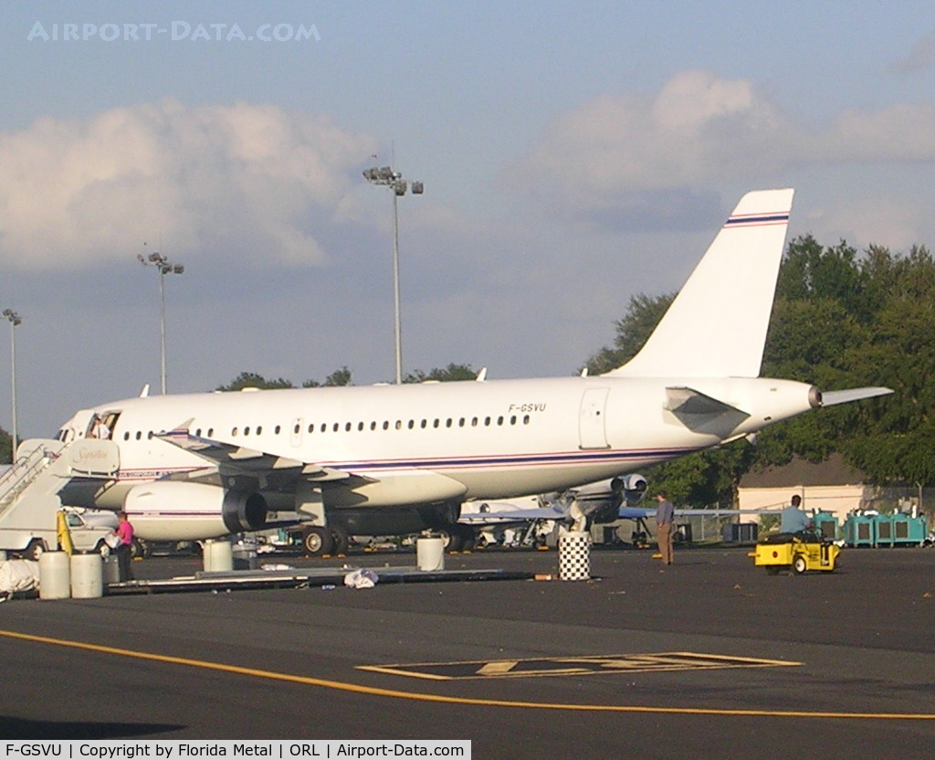 F-GSVU, 2000 Airbus ACJ319 (A319-133/CJ) C/N 1256, NBAA 2005