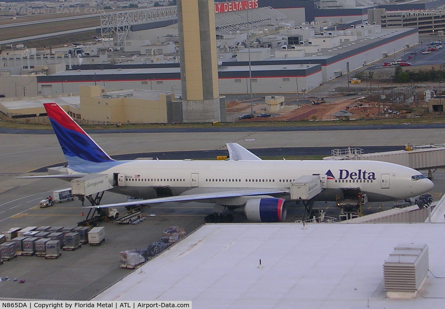 N865DA, 1999 Boeing 777-232 C/N 29737, From Concourse E