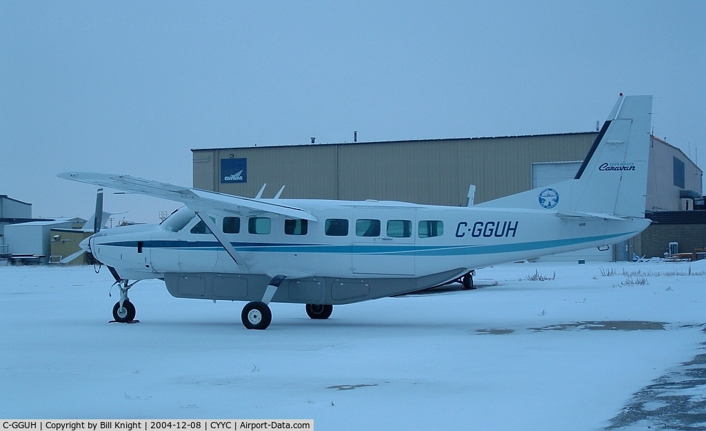 C-GGUH, 2000 Cessna 208B Grand Caravan C/N 208B0827, Early AM with the (old) Fuji P&S at Esso FBO