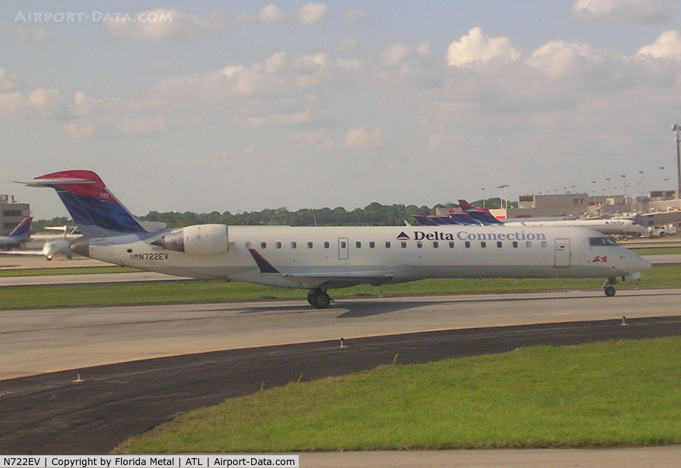 N722EV, 2003 Bombardier CRJ-701 (CL-600-2C10) Regional Jet C/N 10127, Taxiing to take off