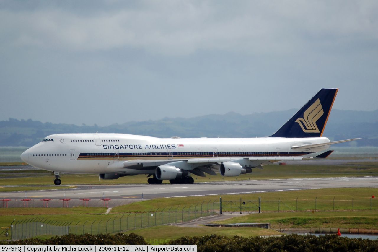 9V-SPQ, Boeing 747-412 C/N 28025, Turning onto the runway for take-off